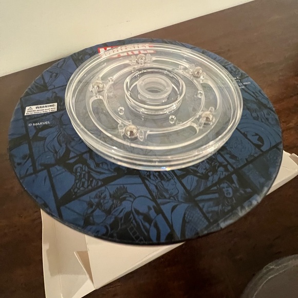 Marvel enamel pins Werewolf Captain America & The Falcon - Picture 4 of 5